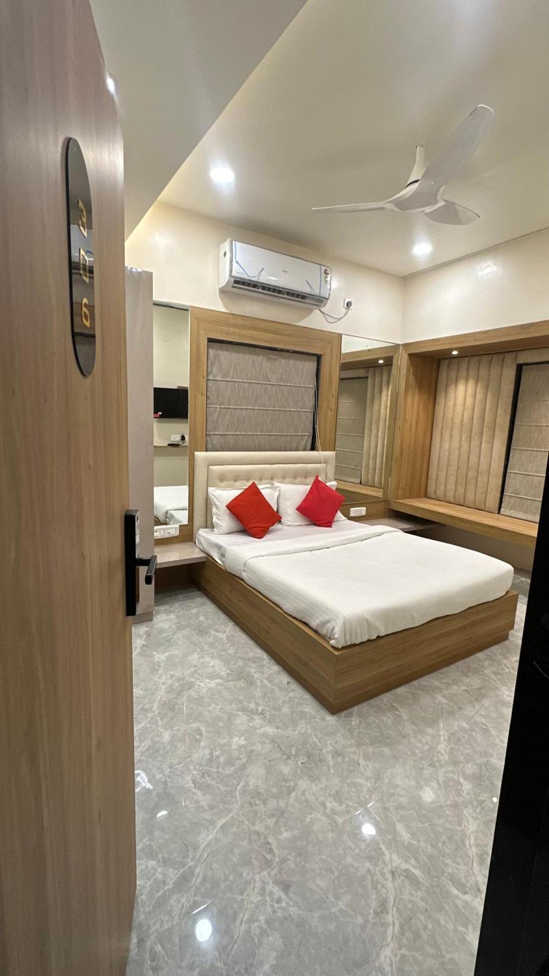 Soho House By Jayshrea Hotel Chandrapur Ngoại thất bức ảnh